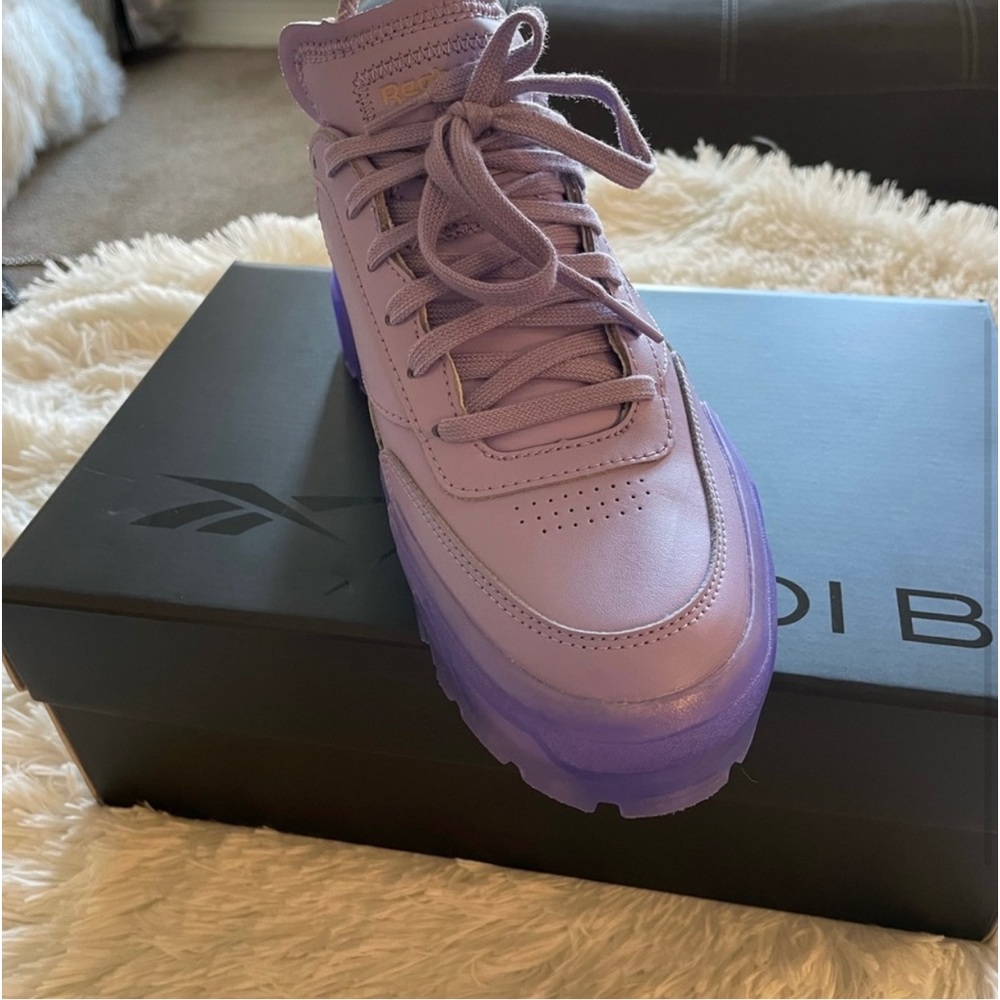 Reebok Women's Sneakers in Lavender and Purple - Picture 2 of 4